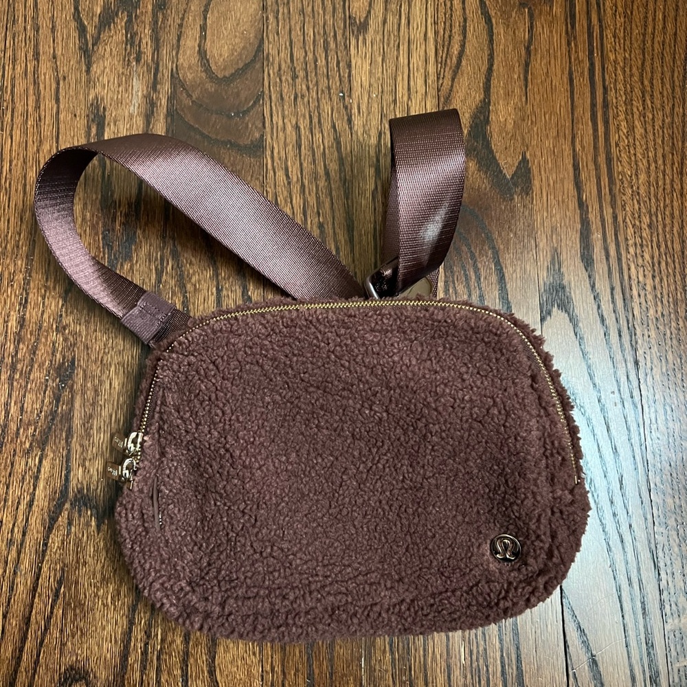 lululemon 2L athletica Brown fleece Crossbody Bag